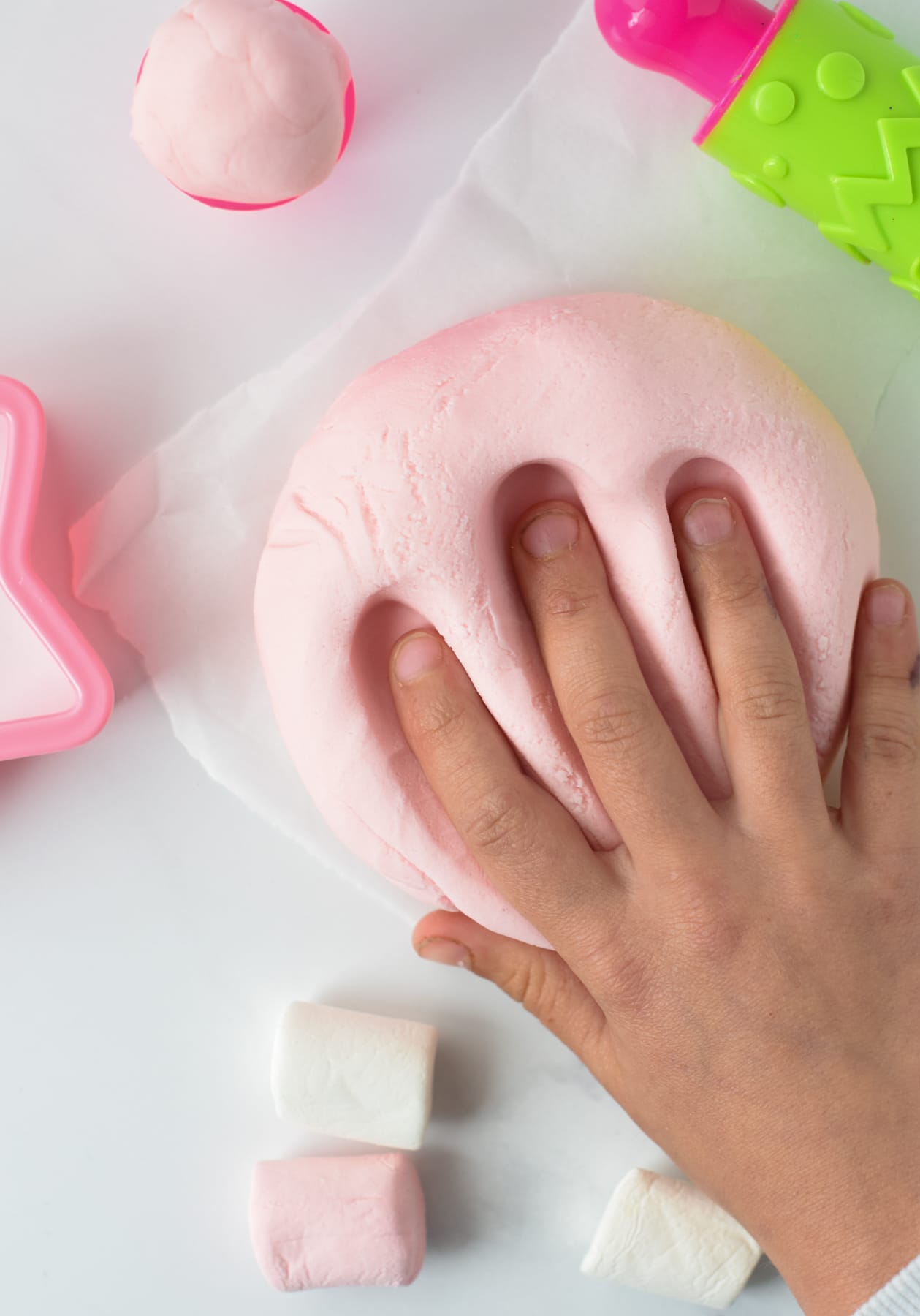 How To Make Marshmallow Fluff Slime - Little Bins for Little Hands
