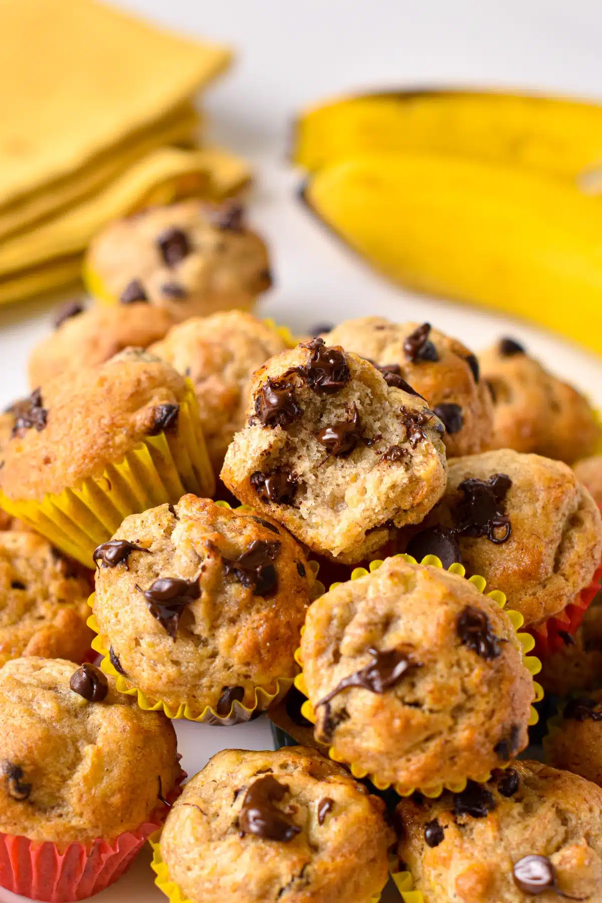 https://www.busylittlekiddies.com/wp-content/uploads/mini-banana-chocolate-chip-muffins-1.jpg.webp